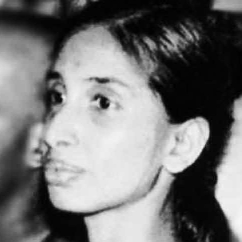 নলিনী আরও জানান, দোষী সাব্যস্ত হওয়ার পর ৭ বার মৃত্যুদণ্ডের আদেশপত্র হাতে পেয়েছিলেন তিনি। ৭ বার মৃত্যুভয় তাঁকে গ্রাস করেছিল। পরে মৃত্যুদণ্ড হ্রাস করে যাবজ্জীবন কারাদণ্ডের নির্দেশ দেওয়া হয় তাঁকে।