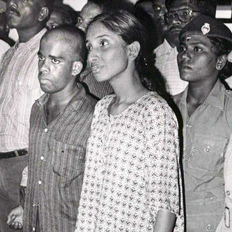 নলিনী বলেছেন, ‘‘আমি জানি, আমি দোষী সাব্যস্ত হয়েছি। কিন্তু আমার বিবেক জানে আমি নির্দোষ। আমার স্বামীর কিছু বন্ধুর জন্য আমি ফেঁসে গিয়েছি। ওঁদের সঙ্গে আমার যোগাযোগ ছিল। দোকান, বাজার, মন্দির, সিনেমা হল কিংবা হোটেলে ওঁদের সঙ্গে আমিও যেতাম। কিন্তু সে ভাবে কারও সঙ্গে কথাবার্তা বলতাম না। ওঁদের সঙ্গে আমার কোনও ব্যক্তিগত যোগাযোগও ছিল না।’’