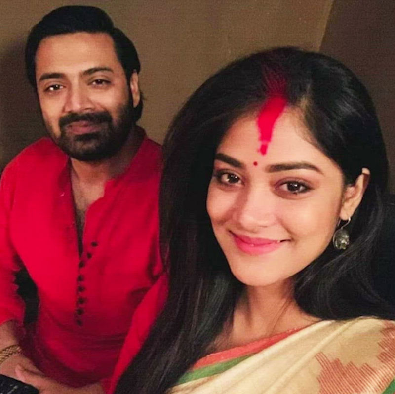 অভিনেতা প্রতীক সেনের সঙ্গে সোনামণি।