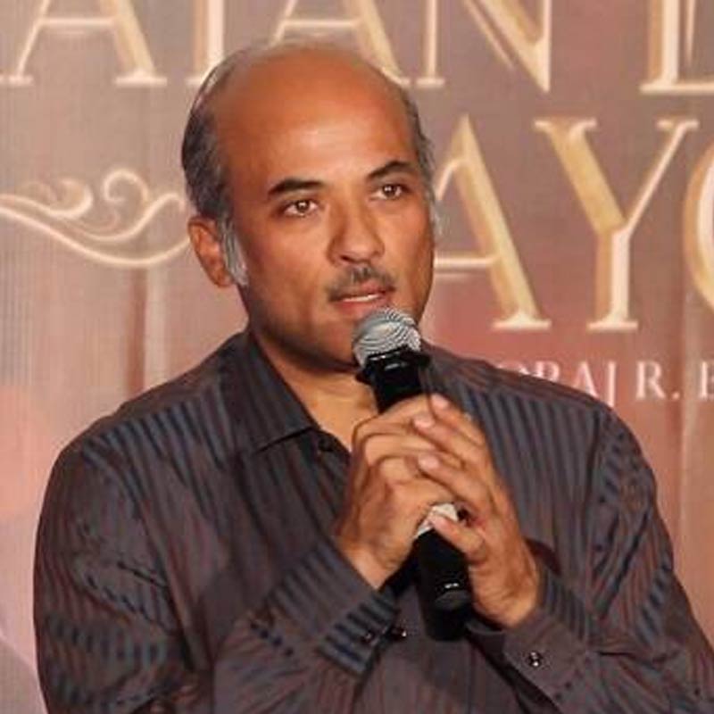 আশির দশক থেকে এই প্রযোজনা সংস্থা বহু হিট ছবি দর্শককে উপহার দিয়ে এসেছে। কিন্তু এক সময় পর তাদের ছবির মান নিয়ে প্রশ্ন ওঠে। জনপ্রিয়তাও কমে যেতে থাকে বরজাতিয়া পরিবারের প্রযোজনা সংস্থার। সিদ্ধান্ত নেওয়া হয়, এই সংস্থাটি বিক্রি করে দেওয়া হবে।