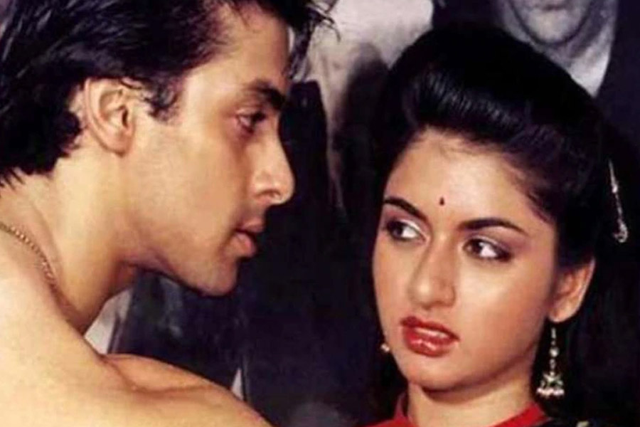 তাই দর্শকের নজর কাড়তে সলমনের বিপরীতে ভাগ্র্যশ্রীকে বেছে নিয়েছিলেন সুরজ । কিন্তু ভাগ্যশ্রীও শুট শুরু করার আগে কয়েকটি শর্ত রাখেন। তখন সদ্য বিয়ে হয়েছে অভিনেত্রীর। রোম্যান্টিক ঘরানার ছবিতে অভিনয় করতে চলেছেন শুনে তিনি আগে থেকেই জানিয়ে দেন, কোনও রকম ঘনিষ্ঠ দৃশ্যে তিনি অভিনয় করতে পারবেন না।