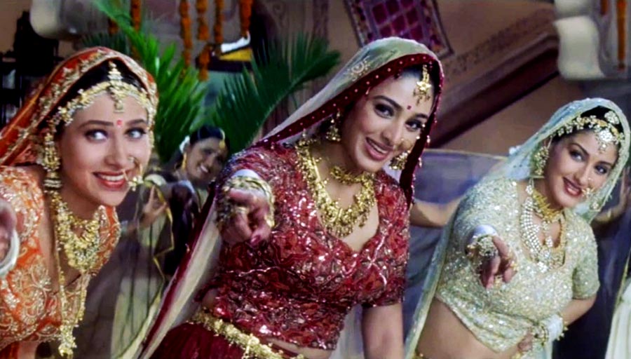 অনেকে এই ছবি পছন্দ করলেও বলিপাড়ার একাংশ জানিয়েছিলেন, সুরজ যে ধাঁচের ছবি বানান, তাতে একটি ইতিবাচক মনোভাব ফুটে ওঠে। কিন্তু এই ছবিতে পরিবারের সদস্যদের মধ্যে যে অন্তর্দ্বন্দ্ব ফুটে উঠেছে, তা দর্শকের মনে খারাপ প্রভাব ফেলতে পারে।