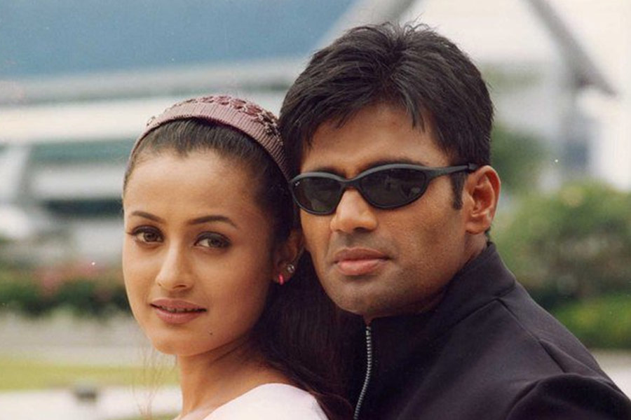 মডেল হিসাবে সফল হওয়ার পর পরিচিতি বাড়তে থাকে নম্রতার। হিন্দি ছবিতে অভিনয় করবেন বলে অডিশন দিচ্ছিলেন নম্রতা। ‘পূরব কি লয়লা, পশ্চিম কি ছয়লা’ ছবিতে অক্ষয় কুমার এবং সুনীল শেট্টির মতো নায়কদের সঙ্গে অভিনয়ের প্রথম সুযোগ পান তিনি।