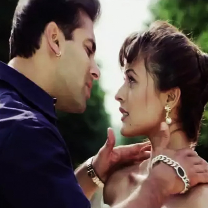 ১৯৯৮ সালে মুক্তি পায় ‘যব প্যার কিসি সে হোতা হ্যায়’ ছবিটি। সলমন খান এবং টুইঙ্কল খন্না এই ছবিতে মুখ্য চরিত্রে অভিনয় করেছিলেন। ক্যামিয়ো চরিত্রে অভিনয় করেছিলেন নম্রতা।