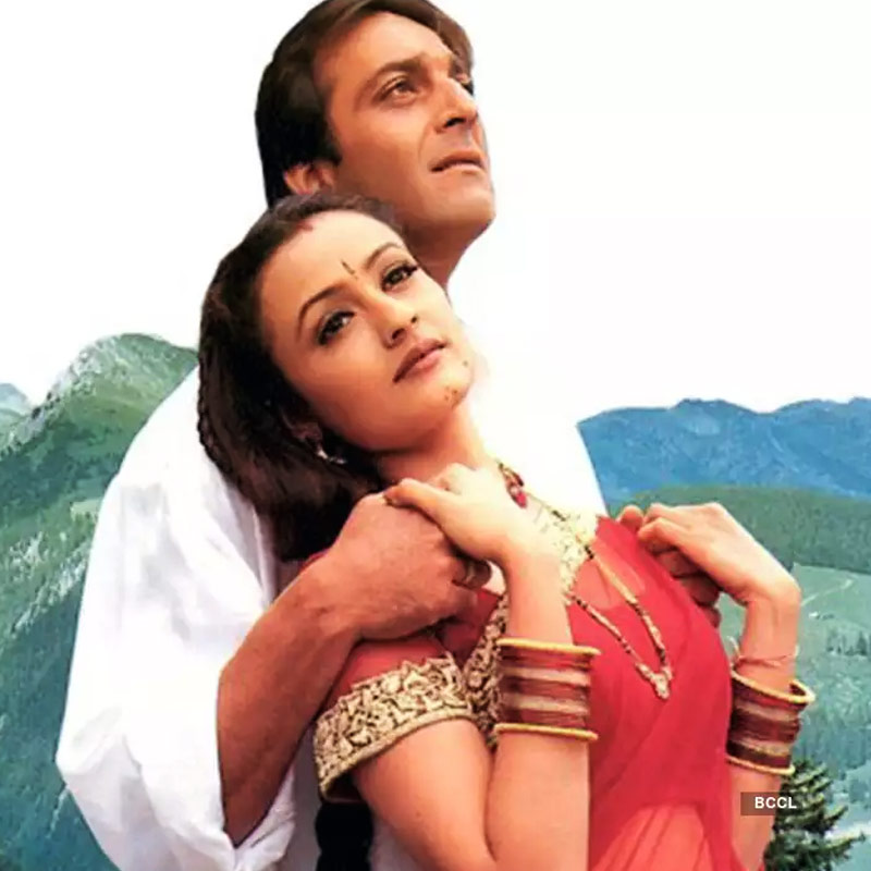 ঠিক তার পরের বছর সঞ্জয় দত্তের সঙ্গে ‘বাস্তব’ ছবিতে এবং অজয় দেবগন, মনীষা কৈরালা এবং সইফ আলি খানের সঙ্গে ‘কাচ্চে ধাগে’ ছবিতে অভিনয় করেছিলেন তিনি। অভিনেত্রী এক সাক্ষাৎকারে জানিয়েছিলেন, এই ছবিগুলিতে জনপ্রিয় তারকারা অভিনয় করছেন বলেই তিনি অভিনয় করতে রাজি হয়েছিলেন।