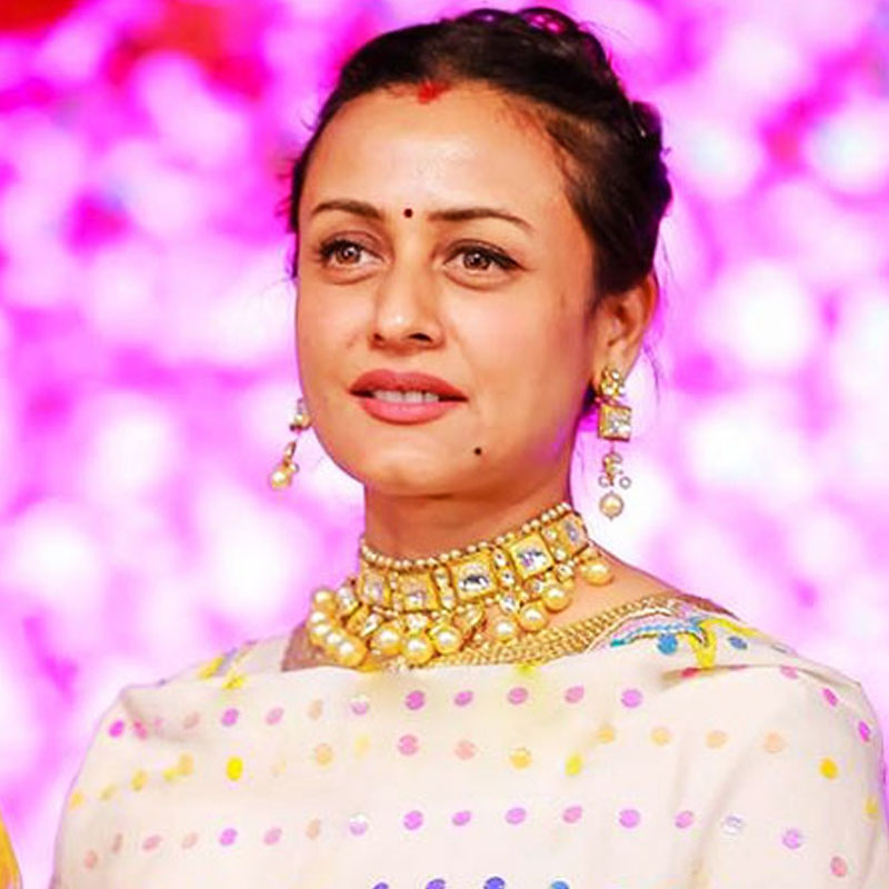 এ ছাড়া মহেশ মঞ্জরেকরের পরিচালনায় ‘অস্তিত্ব’, ‘হাতিয়ার’, ‘তেরা মেরা সাথ রহে’ ছবিতে অভিনয় করেছিলেন নম্রতা। পরিচালককে নিজের ‘গুরু’ হিসাবে দেখতেন অভিনেত্রী। নম্রতাকেও তিনি স্নেহ করতেন।