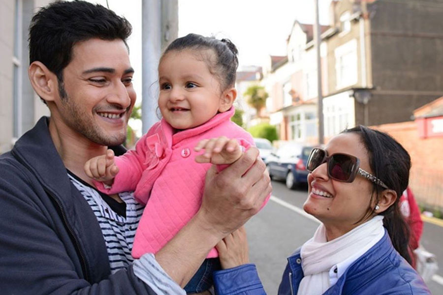 বিয়ের এক বছর পর পুত্রসন্তানের জন্ম দেন নম্রতা। তারও কয়েক বছর পর মহেশ এবং নম্রতার ঘর আলো করে কন্যাসন্তান আসে। বর্তমানে নম্রতা আলোর রোশনাই থেকে দূরে, নিজের সংসার নিয়েই ব্যস্ত রয়েছেন।