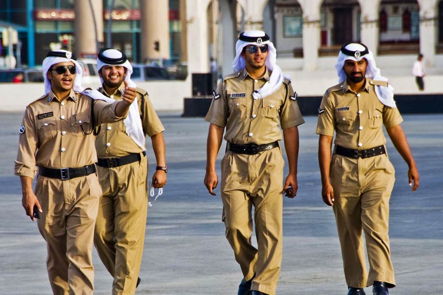 উদ্বেগ তৈরি হয়েছে কাতারে ফুটবল বিশ্বকাপ দেখতে আসা মহিলা এবং সমকামীদের নিয়েও। কাতারে স্বামী-স্ত্রীর সম্পর্ক বাদ দিয়ে যৌনমিলন এবং সমকামী সম্পর্ক নিষিদ্ধ। তাঁদের যেন কোনও অপ্রীতিকর ঘটনার মুখোমুখি না হতে হয়, তার জন্যও বিশেষ ব্যবস্থা নিচ্ছে কাতারের পুলিশ।