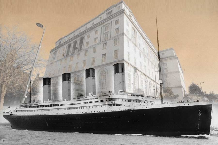 অথচ ওই হোটেলটির সঙ্গে ইতিহাস জড়িয়ে রয়েছে। বিখ্যাত জাহাজ টাইটানিক সমুদ্রে ভাসার আগে যাত্রীদের ওই হোটেলেই রাখা হয়েছিল। সেই হোটেলেই কি না এমন অব্যবস্থা!