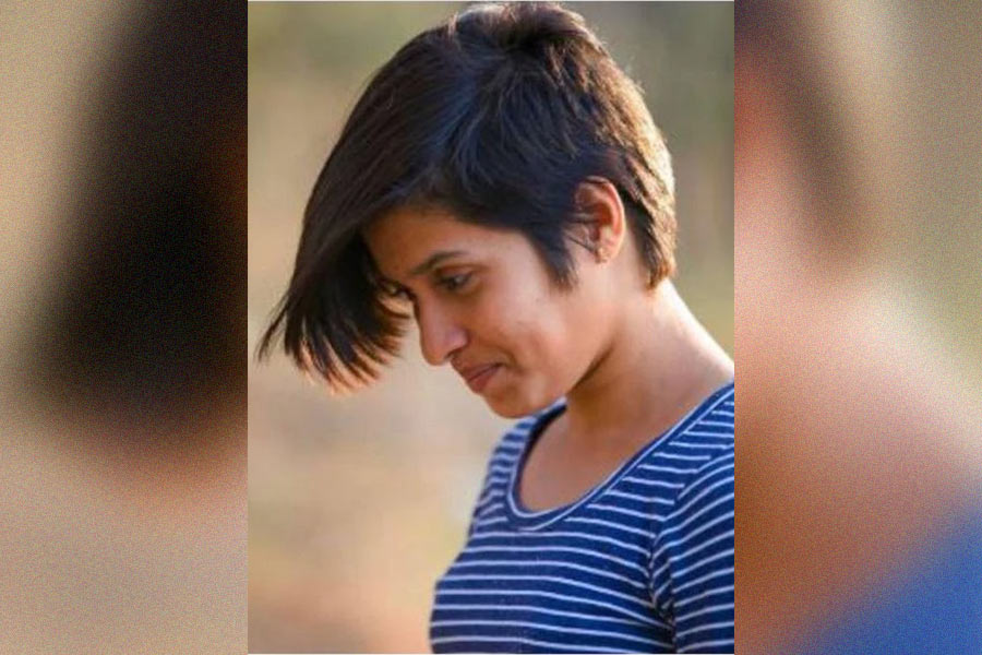 শ্রদ্ধা বাবার চেয়েও কাকার সঙ্গে বেশি ঘনিষ্ঠ ছিলেন, জানিয়েছেন তাঁর বাবা বিকাশ। তিনি জানিয়েছেন, তাঁর মেয়ে এমনিতে বেশ চুপচাপ। বেশি কথা কোনও সময়েই বলতেন না। আফতাবের সঙ্গে শ্রদ্ধার বাবার কখনও কথা হয়নি।