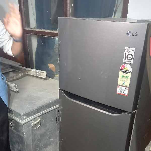 শ্রদ্ধাকে খুনের পর দেহ টুকরো টুকরো করে কেটেছিলেন আফতাব। মোট ৩৫টি টুকরো করা হয় শ্রদ্ধার দেহের। খুনের পর ৩০০ লিটারের একটি নতুন ফ্রিজ কিনে এনেছিলেন আফতাব। শ্রদ্ধার দেহের টুকরোগুলিকে প্যাকেটে ভাল করে মুড়ে ঢুকিয়ে দিয়েছিলেন ফ্রিজে।