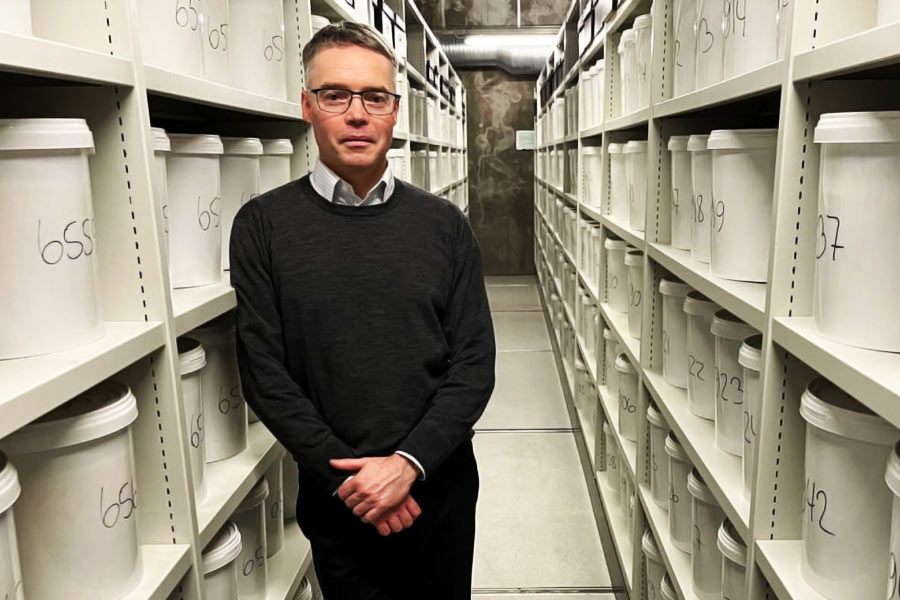 ‘ওয়ার্ল্ড’স আনটোল্ড স্টোরিজ়: দ্য ব্রেন কালেক্টরস’ নামে ওই তথ্যচিত্রটি সিএনএন-এ দেখানো হয়েছে ১২-১৩ নভেম্বর। যার বিষয়বস্তু প্রকাশ্যে আসতেই হইচই পড়ে গিয়েছে।