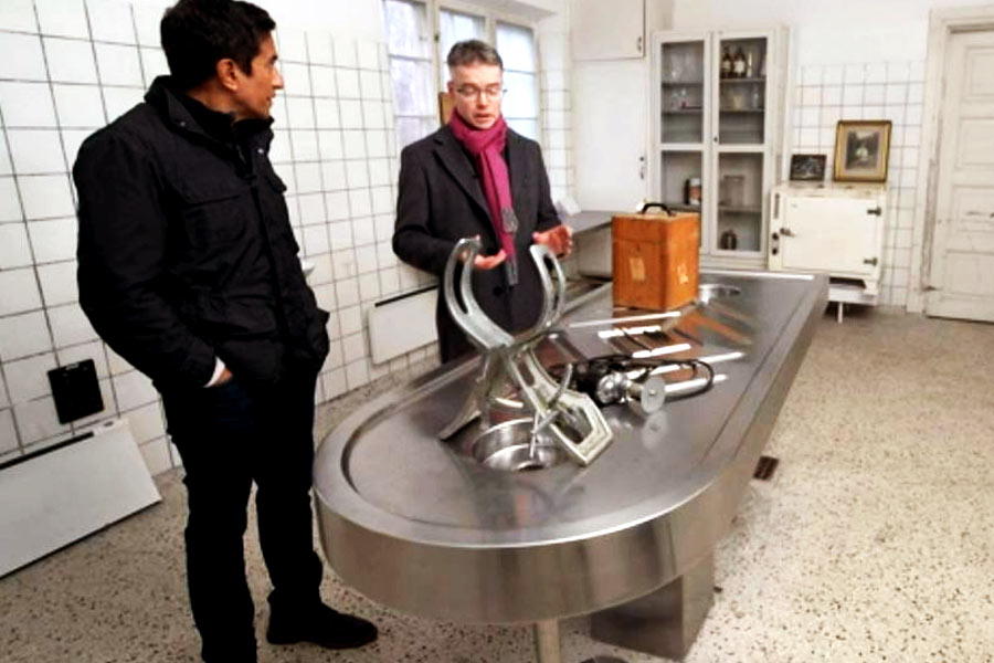 সংবাদমাধ্যমের দাবি, দ্বিতীয় বিশ্বযুদ্ধের পর থেকে ৩৭ বছর ধরে গোপনে এ হেন সংগ্রহে লিপ্ত ছিলেন ড্যানিশ চিকিৎসকেরা। মূলত স্কিৎজ়োফ্রেনিয়া, মানসিক অবসাদে ভোগা রোগীদের হাসপাতালে মৃত্যুর পর সেখান থেকে তাঁদের মস্তিষ্ক সরানো হত বলে দাবি।