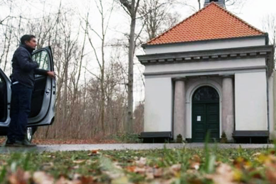 ডেনমার্কের আর্থাস ইউনিভার্সিটির মেডিক্যাল সায়েন্সের ইতিহাসবিদ তথা পরামর্শদাতা টমাস আর্স্লেভ মনে করেন, ১৯৪৫ থেকে ’৮২ সাল পর্যন্ত সে দেশে যত মানসিক রোগী হাসপাতালে মারা গিয়েছেন, তাঁদের মধ্যে প্রায় অর্ধেকের মস্তিষ্ক হাতিয়ে নেওয়া হয়েছিল। এবং গোটা বিষয়টি অন্ধকারে রাখা হয়েছিল ওই রোগীদের পরিবারের সদস্যদের থেকে।