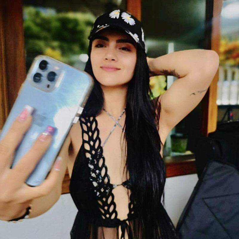 সমাজমাধ্যম এমন একটি জায়গা, যেখানে সারা বিশ্বের মানুষ নিজেদের কাজের মাধ্যমে অন্যদের প্রভাবিত করতে পারেন বলে মনে করেন ডায়না।