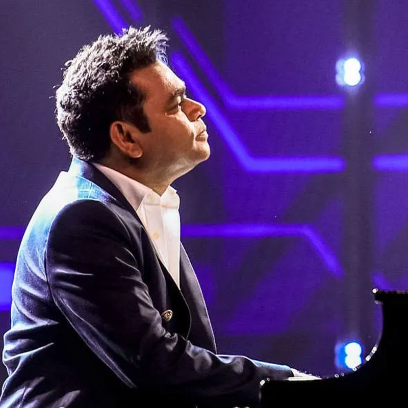 একটি বাচ্চা মেয়ে তাঁর সৃষ্টি এত সুন্দর ভাবে ফুটিয়ে তুলেছে দেখে সমাজমাধ্যমে সাহানার এই ভিডিয়োটি সকলের সঙ্গে ভাগ করে নিয়েছেন এআর রহমান।