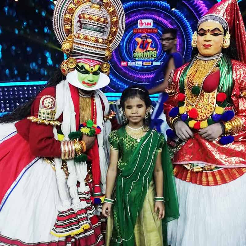 বিভিন্ন মঞ্চে গানের অনুষ্ঠানেও দেখা যায় সাহানাকে।