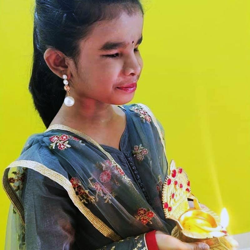 ইতিমধ্যেই বিভিন্ন তামিল ছবিতে গানও করেছে সে।