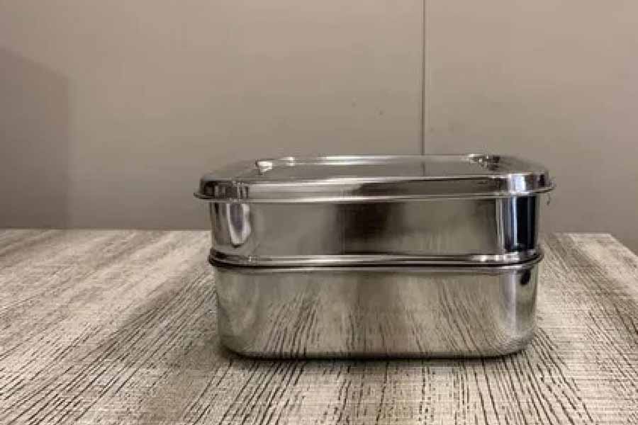 সোমনাথের ঘরে ঢুকতেই পুলিশ দেখতে পায় চারদিকে ছড়ানো রয়েছে বেশ কয়েকটি টিফিন বাক্স। সেগুলি খুলতেই চমকে ওঠেন তদন্তকারীরা। প্রতিটি টিফিনবাক্সে ঠাসা ছিল মানুষের মাংসের টুকরো।