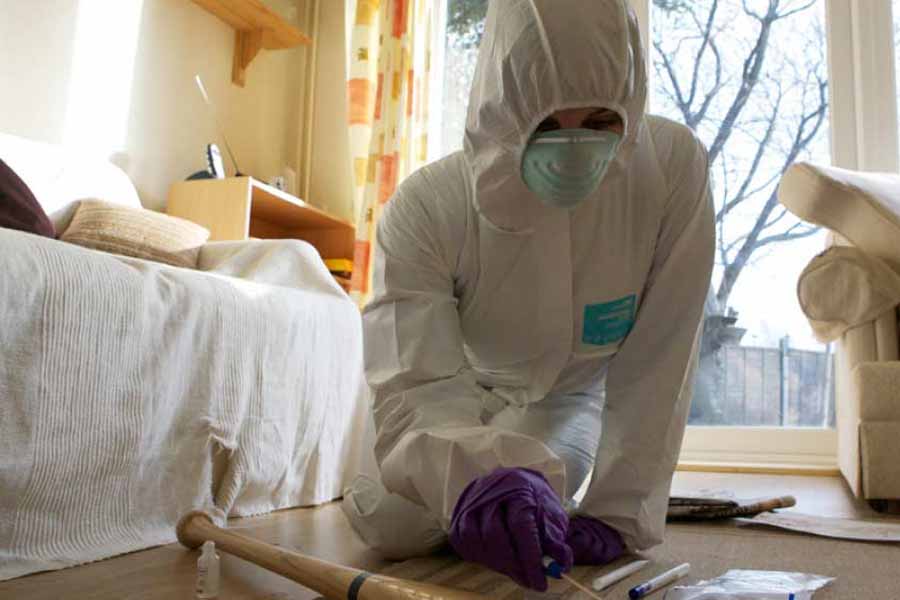 জেরায় পুলিশকে সোমনাথ বলেছিলেন, “স্ত্রীর দেহ ৩০০ টুকরো করেছি। তার পর সেগুলি টিফিন বাক্সে, আর ট্রাঙ্কে ভরে রেখেছিলাম। দুর্গন্ধ লুকোতে দেহাংশের উপর ফিনাইল ঢালতাম।”