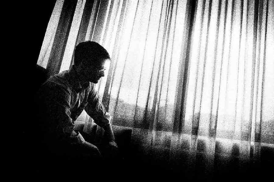 প্রতিবেশীরা দাবি করেছিলেন, যে ক্লিনিক সোমনাথ চালাতেন, সেখানে তিনি নিয়মিত যেতেন। শুধু তা-ই নয়, প্রতিবেশীদের কেউ তাঁর স্ত্রীর প্রসঙ্গ তুললে বিষয়টি এড়িয়ে যেতেন। তবে তাঁরা কোনও দিন টের পাননি যে, বেশ কয়েক দিন আগেই খুন হয়ে গিয়েছিলেন ঊষসী।