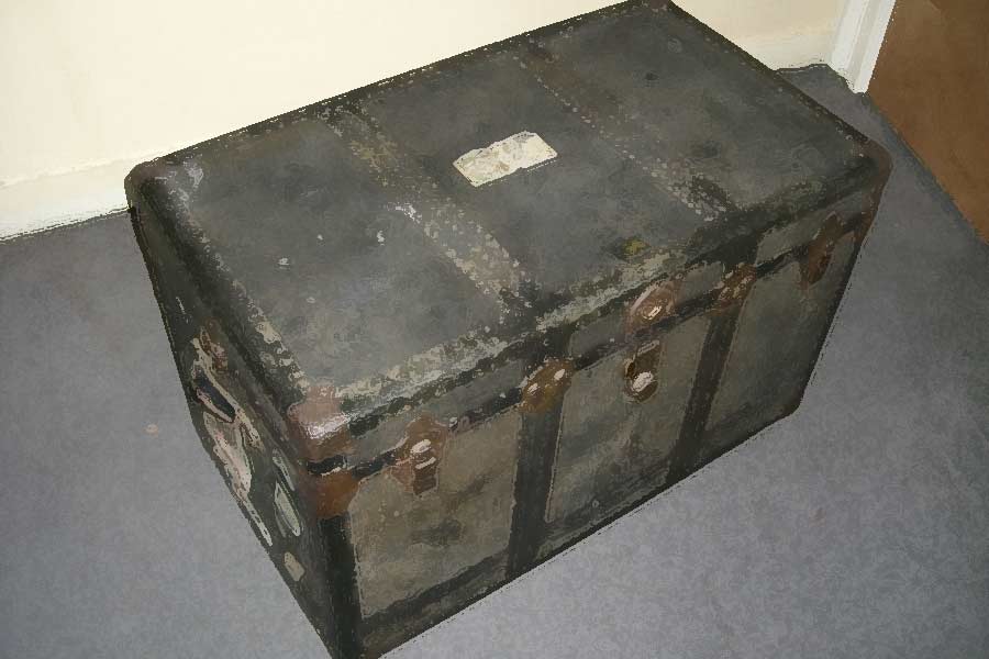 সোমনাথের কথায়, “কিছু দিন যাওয়ার পর কাটা মাথা থেকে চুলসমেত চামড়া আলগা হয়ে গিয়েছিল। তার পরই সেই মাথা ট্রাঙ্কে ঢুকিয়ে রেখেছিলাম।”