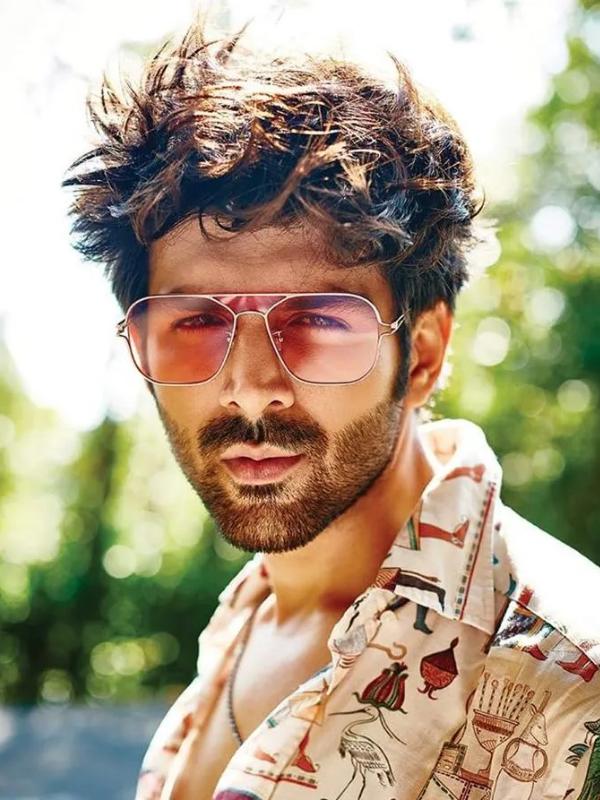 স্টাবল: মুখের গড়ন যদি হয় গোল বা ডিম্বাকৃতি, তা হলে স্টাবল স্টাইল হতে পারে আপনার উপযুক্ত। বিয়ের আগে কিছু দিন দাড়ি রেখে দিলেই এই লুক একেবারে তৈরি। বিয়েতে সাধারণ লুকেই নজর কাড়তে চাইলে স্টাবল স্টাইলে দাড়ি রাখতে পারেন।