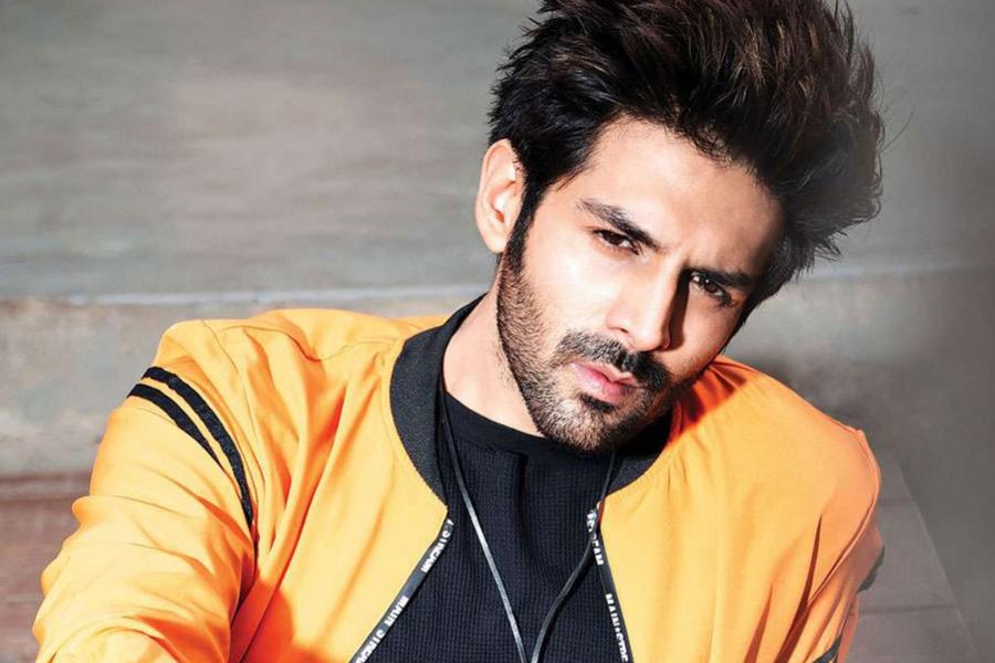 গ্রুমড বিয়ার্ড: দাড়ি ছেঁটে ফেলতে চান না, আবার খুব বেশি বড়ও রাখতে চান না? কুছ পরোয়া নেই! গ্রুমড বিয়ার্ড এ ক্ষেত্রে হতে পারে আপনার ব্রহ্মাস্ত্র। 