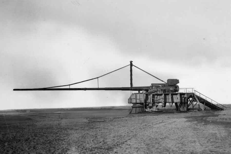 সাদ্দামের পরিকল্পনা করেন এক মহাবন্দুকের। ‘গান’ নয়, সেটি ‘সুপারগান’। নিজের সেনাবাহিনীর জন্য এমনই অস্ত্রের পরিকল্পনা করেছিলেন ইরাকের প্রাক্তন প্রেসিডেন্ট। সেই অতিকায় আগ্নেয়াস্ত্র তৈরির প্রকল্পের নামই ছিল ‘প্রোজেক্ট ব্যাবিলন’।