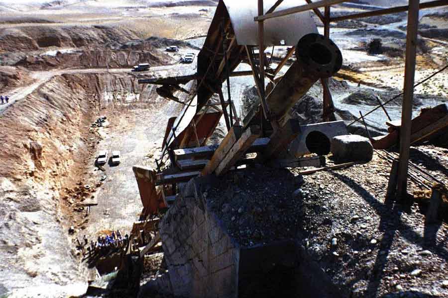 সাদ্দামের ওই স্বপ্নের প্রকল্প প্রথমে জন্ম দেয় ‘বেবি ব্যাবিলন’ নামে একটি অতিকায় আগ্নেয়াস্ত্রের। যার ব্যারেল ছিল ১৫১ ফুট দীর্ঘ। ব্যারেলের ব্যাস ছিল ৩৫০ মিলিমিটার। ওজন ছিল ১০২ টন। ওই আগ্নেয়াস্ত্রের মাধ্যমে ৭৫০ কিলোমিটার দূরে ছোড়া যেত গোলা। তা থেকে গোলা ছুড়ে পরীক্ষাও করা হয়েছিল। যদিও এই আগ্নেয়াস্ত্র পরীক্ষার পর্বেই ছিল।