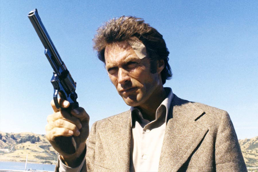 ১৯৭৩-এ হলিউড অভিনেতা ক্লিন্ট ইস্টউড অভিনীত ক্রাইম থ্রিলার ‘ম্যাগনাম ফোর্স’ বক্স অফিসে ব্যাপক সাফল্য পেয়েছিল। এই ছবিতে একটি দৃশ্য ছিল, যেখানে এক জন নারীপাচারকারী এক মহিলার গলায় শৌচালয় পরিষ্কার করার তরল ঢেলে দেয়। ১৯৭৪ সালে আমেরিকায় একই পদ্ধতিতে খুন হন ৫ ব্যক্তি।