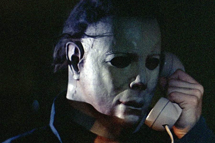 ২০১২ সালে টেক্সাসে মা এবং বোনকে বাড়িতে গুলি করে খুন করেন ১৭ বছর বয়সি কিশোর জেক ইভান্স। তিনি পুলিশকে জানিয়েছিলেন, খুনের আগের সপ্তাহে তিনি তিন বার ২০০৭ সালে তৈরি হওয়া ‘হ্যালোউইন’ ছবিটি দেখেছিলেন এবং ‘মাইকেল মায়ার্স’-এর চরিত্র থেকে অনুপ্রাণিত হয়েই তিনি এই খুন দু’টি করেছিলেন।