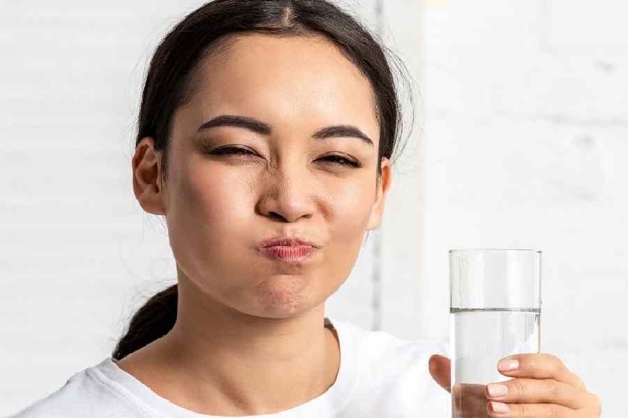 দাঁতের সমস্যা থাকলে চিকিৎসকের পরামর্শ নিতে হবে সবার আগে।