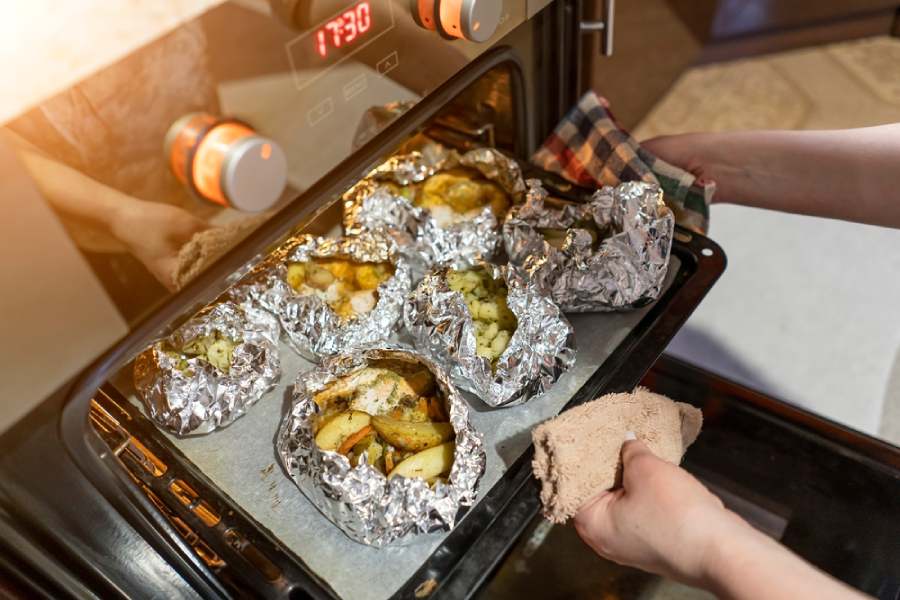 দীর্ঘ দিন এই অভ্যাসের কারণে শরীরে অ্যালুমিনিয়াম জমতে থাকলে মুশকিল।