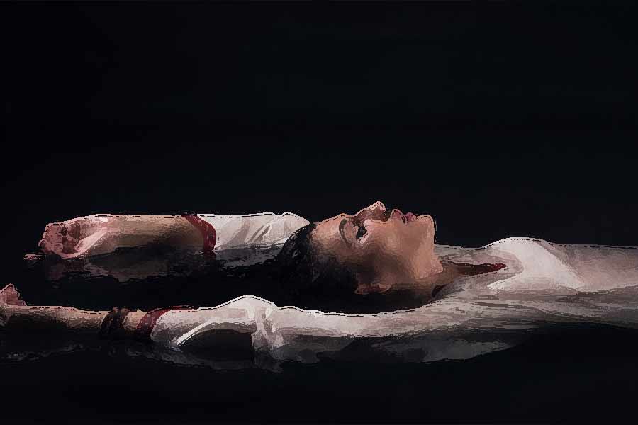 খুনের পর ইলেকট্রিক করাত দিয়ে অনুপমার দেহ টুকরো টুকরো করে কাটেন পেশায় সফটওয়্যার ইঞ্জিনিয়ার রাজেশ। 