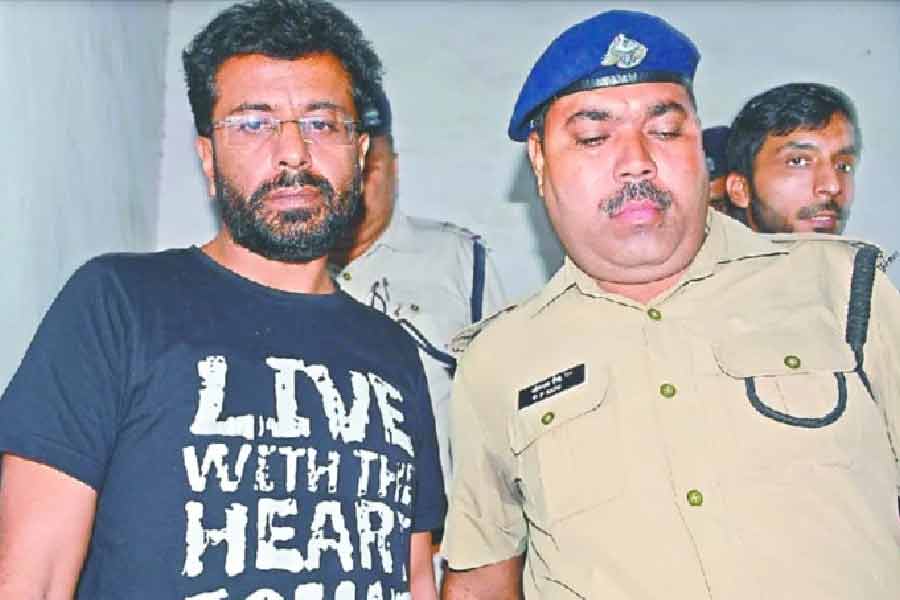 নৃশংস এই হত্যাকাণ্ড প্রকাশ্যে আসার পর শিউরে উঠেছিল দেশ। রাজেশের মানসিক বিকার নিয়েও প্রশ্ন উঠেছিল। 