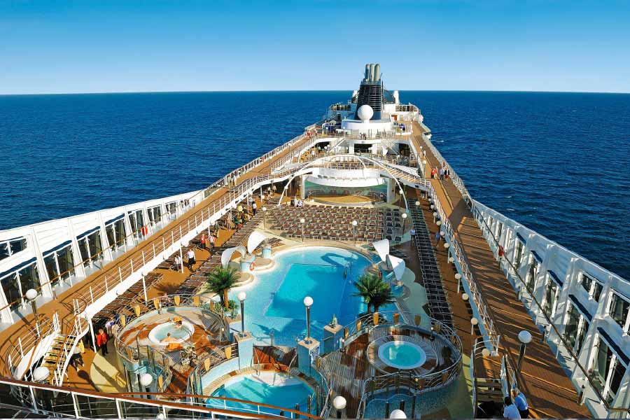 শুধু কম বেতনই দেওয়া হয়নি, পুরো বেতনের টাকাও মেটানো হয়নি। জানা গিয়েছে, ভারতীয় মুদ্রায় মাসে হাজার দশেক টাকাও বেতন ছিল না ওই শ্রমিকদের। অনেকেই একে মধ্যযুগীর ক্রীতদাস প্রথার সঙ্গে তুলনা করছেন।