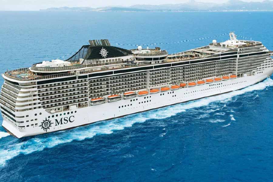 কলকাতায় অনূর্ধ্ব-১৭ বিশ্বকাপ খেলে যাওয়া ফুটবলার ফিল ফডেনের বান্ধবী রেবেকা কুক এই প্রমোদতরীতে থাকার ইচ্ছাপ্রকাশ করেছেন।