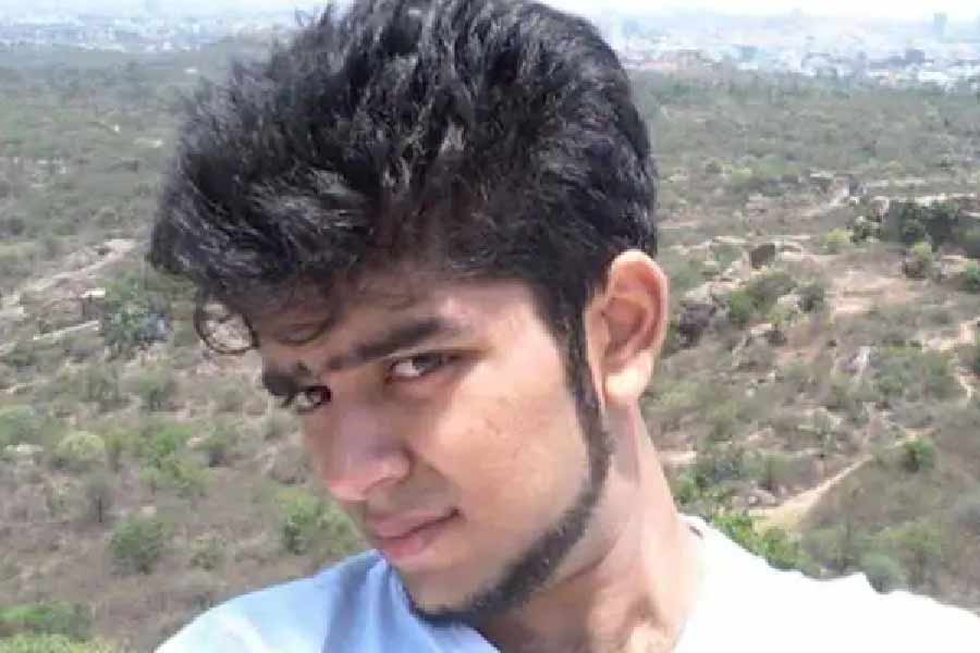 একই সঙ্গে ভেবেছিলেন, যদি কোনও ভাবে মুন্ডু উদ্ধার করা হয়, তাতেও যেন সেই মুন্ডু কার, তা প্রকাশ্যে না আসে।