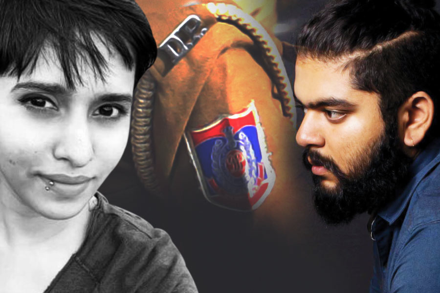 তার মধ্যে বেশ কিছু অংশ জঙ্গলের জন্তুরা খেয়ে ফেলেছে বলেও মনে করা হচ্ছে। আর সেই কারণেই দেহের ১৩ টুকরো উদ্ধার করা গেলেও এখনও বেশ কিছু দেহের টুকরো উদ্ধার করা যায়নি।