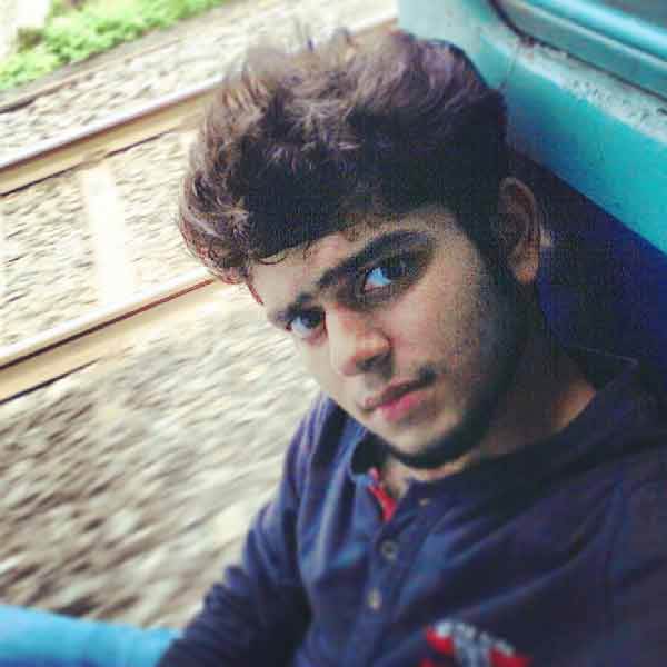 শ্রদ্ধাকে হত্যা করা হয়েছিল ১৮ মে। হত্যার কিছু দিন আগেই দিল্লির একটি দোকান থেকে আফতাব একটি ছুরি কিনেছিলেন বলে পুলিশকে জানিয়েছেন এক বিক্রেতা। পুলিশের কাছে সেই বিক্রেতার বয়ানও রয়েছে। 