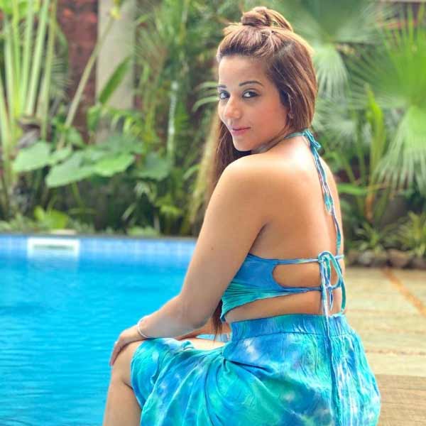 দিনরাত পরিশ্রম করার ফসলও হাতে হাতে পেয়েছিলেন মোনালিসা। সুযোগ এসে যায় ভোজপুরী ছবিতে অভিনয়ের। তার পর থেকে আর ফিরে তাকাতে হয়নি মোনালিসাকে। প্রথম ছবিই দারুণ সাফল্য পেয়েছিল।