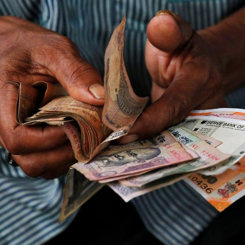 মহারাষ্ট্রের সোলাপুর শহরে দু’টি বাড়ি রয়েছে সম্ভাজির। এ ছাড়াও সঞ্চিত টাকা দিয়ে একটি ফ্ল্যাট এবং জমিও কিনেছেন তিনি। বেশ কিছু সংবাদমাধ্যমের খবর, তিনি মাঝেমধ্যেই বিপুল পরিমাণ টাকা দিয়ে বিনিয়োগ করে থাকেন।