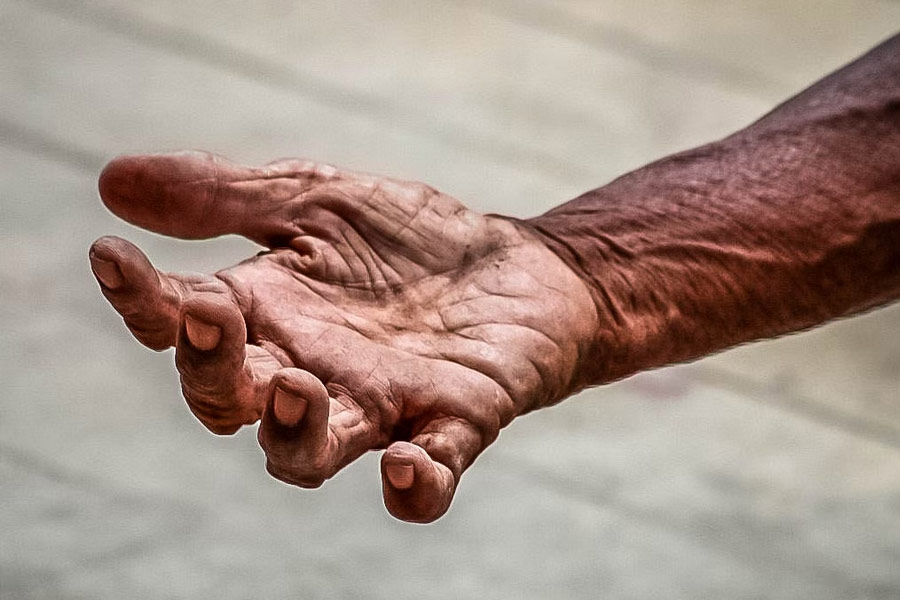 সূত্রের খবর, ভিক্ষা করে প্রতি মাসে ৫০ হাজার টাকা উপার্জন করেন সরবতিয়া। ৩৬ হাজার টাকা বার্ষিক প্রিমিয়ামও দেন তিনি। 