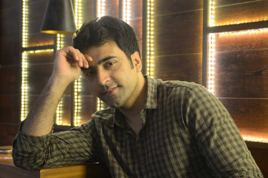 কারও তাঁকে পছন্দ হত না, আবার কোনও ছবি তাঁর পছন্দ হত না। খানিক গর্বের সঙ্গেই বললেন।