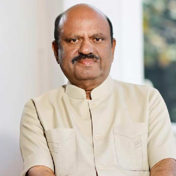 দীর্ঘ দিন ধরে প্রশাসনিক রাজনীতির সঙ্গে জড়িয়ে রয়েছেন আনন্দ। কেরলের মুখ্যমন্ত্রীর সচিব হিসাবে কাজ করেছেন আনন্দ। এ ছাড়াও কেরল সরকারের বিভিন্ন দফতরের প্রধান সচিব হিসাবে দায়িত্ব সামলেছেন। 