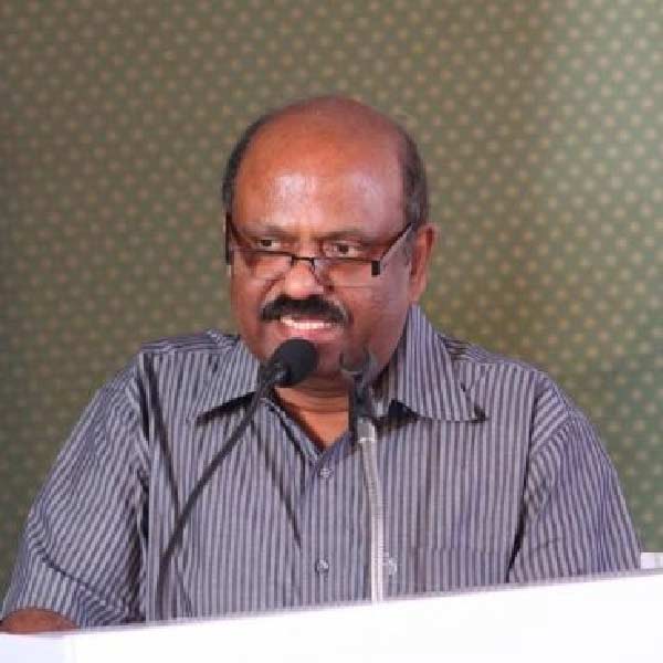 মেধাবী ছাত্র আনন্দ নিজের শিক্ষাজীবনে ১০০টিরও বেশি পদক পেয়েছেন। যার মধ্যে ১৫টিই স্বর্ণপদক। পেয়েছেন ২৯টি জাতীয় এবং আন্তর্জাতিক পুরস্কারও। 