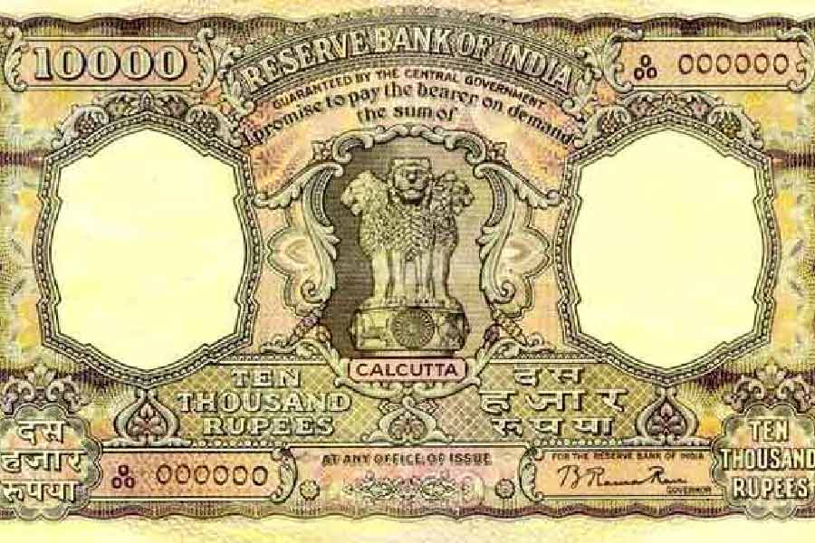 পরাধীন ভারতে প্রথম বার ১০ হাজার টাকার নোট ছাপা হয়েছিল। সালটা ছিল ১৯৩৮। ব্রিটিশ সরকারের অধীন রিজার্ভ ব্যাঙ্ক ছাপিয়েছিল এই নোট। 