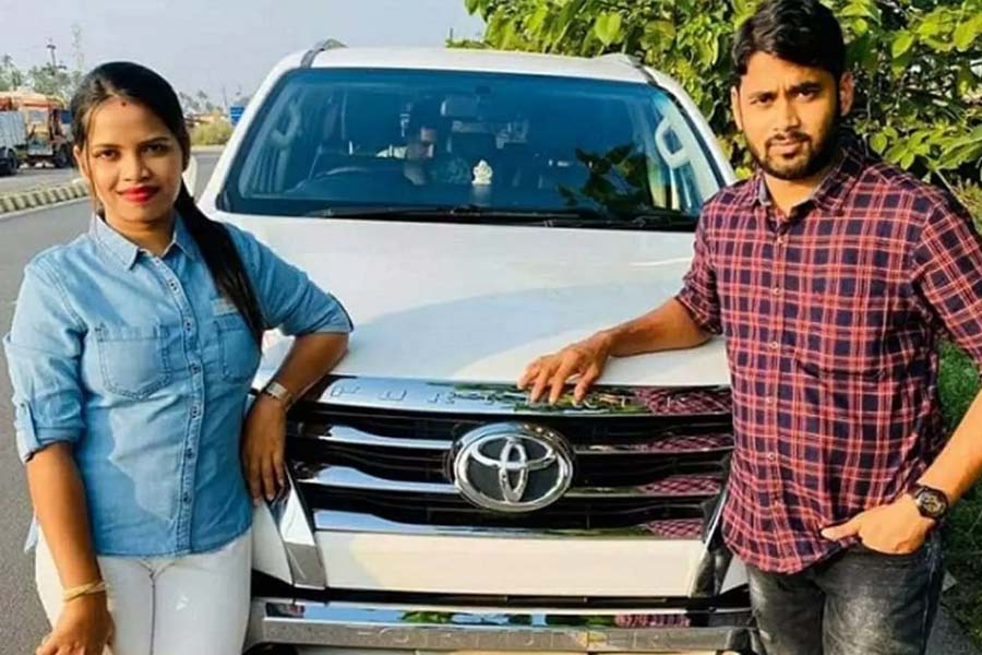 উধাও হওয়া ওই গাড়িটি সম্পর্কে তথ্য জানতে জাতীয় সড়ক কর্তৃপক্ষের সাহায্য চেয়েছে কেন্দ্রীয় তদন্তকারী সংস্থা। এ নিয়ে তাদের একটি চিঠিও দেওয়া হয়েছে ইডির তরফে। 