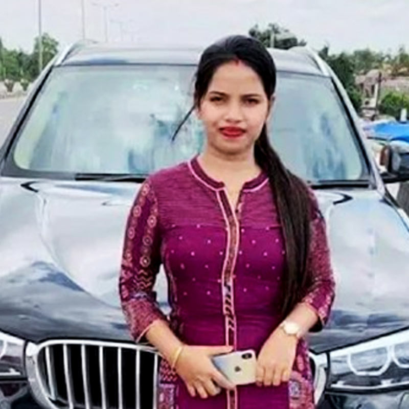 তদন্তে নেমে পুলিশ জানতে পেরেছে, বেছে বেছে ধনী, প্রভাবশালীদের সঙ্গে বন্ধুত্ব পাতাতেন অর্চনা। তার পর তাঁদের বাড়িতে ডেকে এনে মহিলাদের সঙ্গে ঘনিষ্ঠ হওয়ার সুযোগ করে দিতেন। এমনকি, ওই ব্যক্তিদের চাহিদা মতো মহিলাও সরবরাহ করতেন বলে অর্চনার বিরুদ্ধে অভিযোগ উঠেছে।